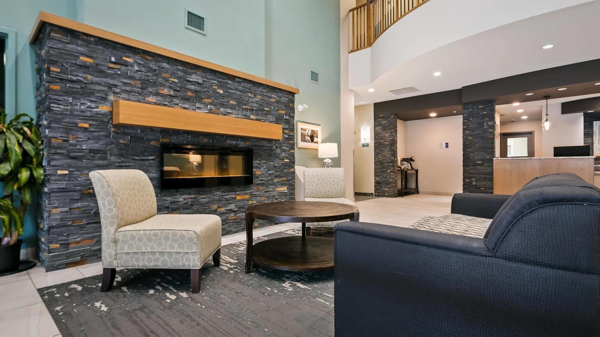 Best Western Plus Chestermere Hotel Kültér fotó