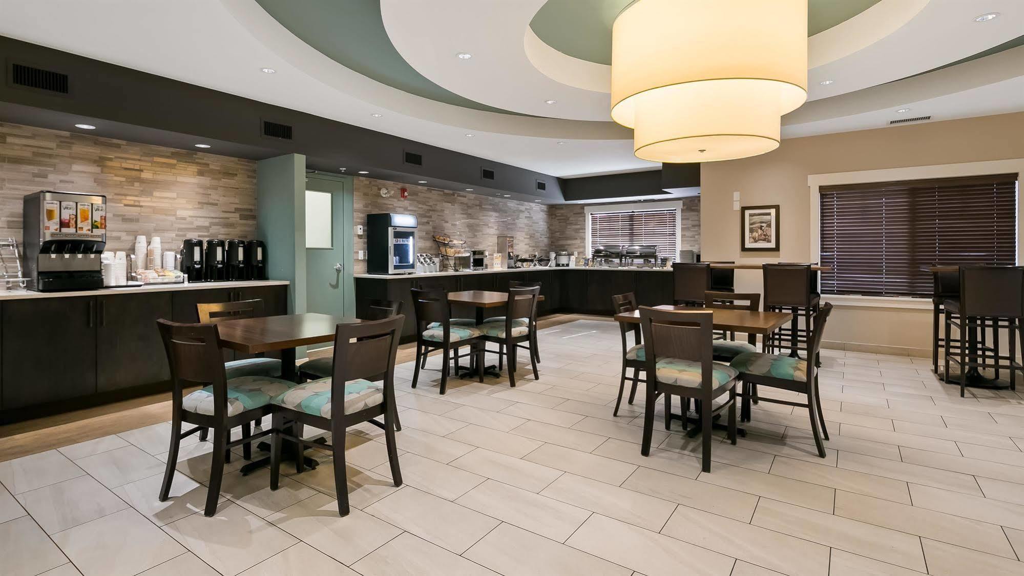 Best Western Plus Chestermere Hotel Kültér fotó