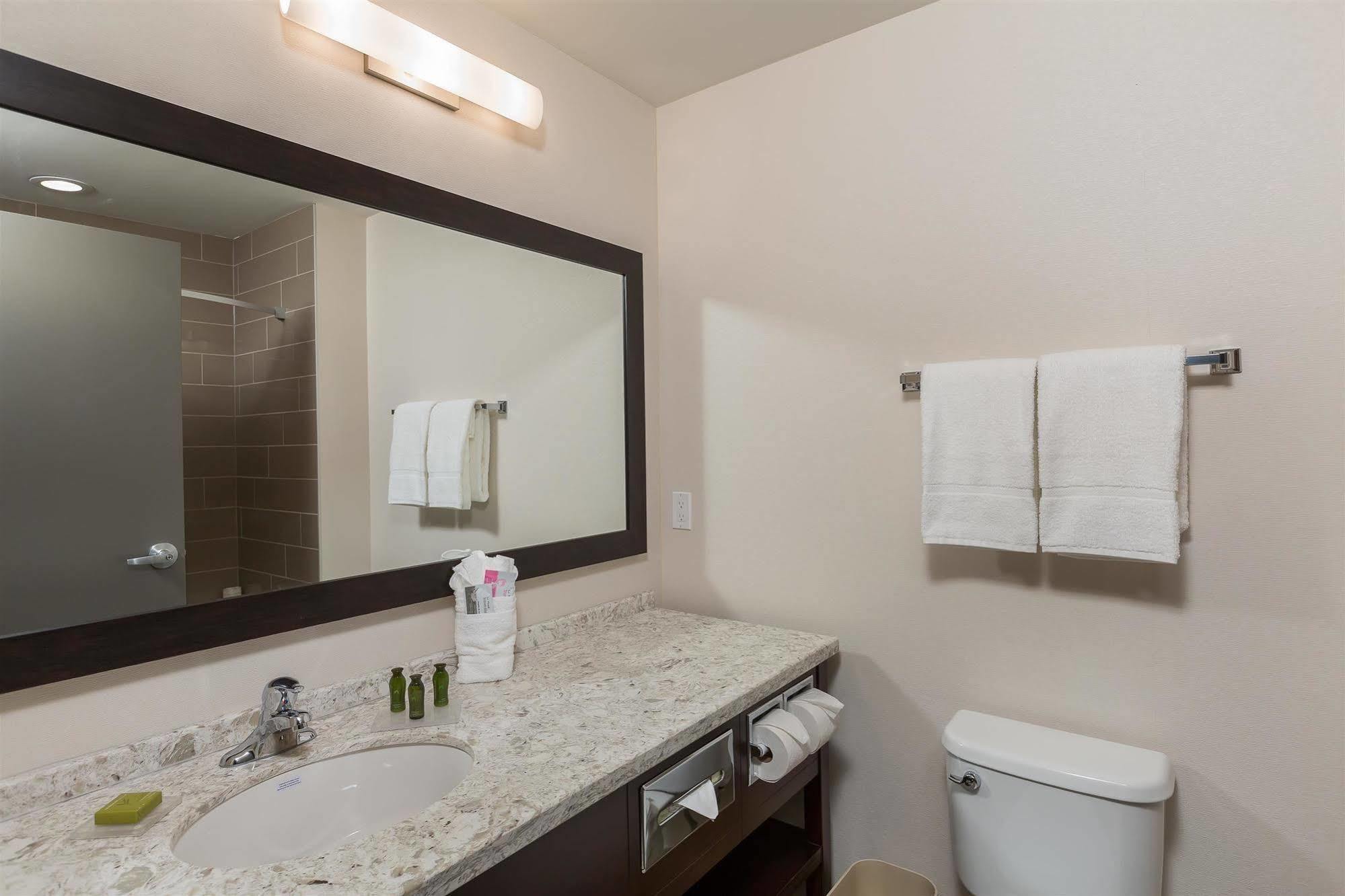 Best Western Plus Chestermere Hotel Kültér fotó