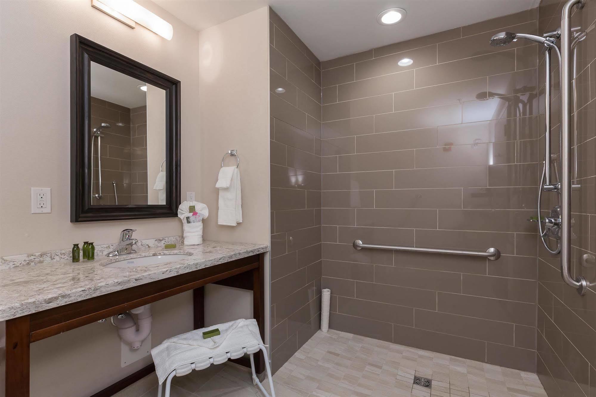 Best Western Plus Chestermere Hotel Kültér fotó